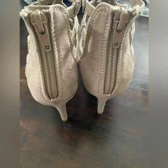 Fergalicious By Fergie Women’s 6.5 Gladiator Back Zip Tan‎ Strappy Sandal Heels - Picture 5 of 12